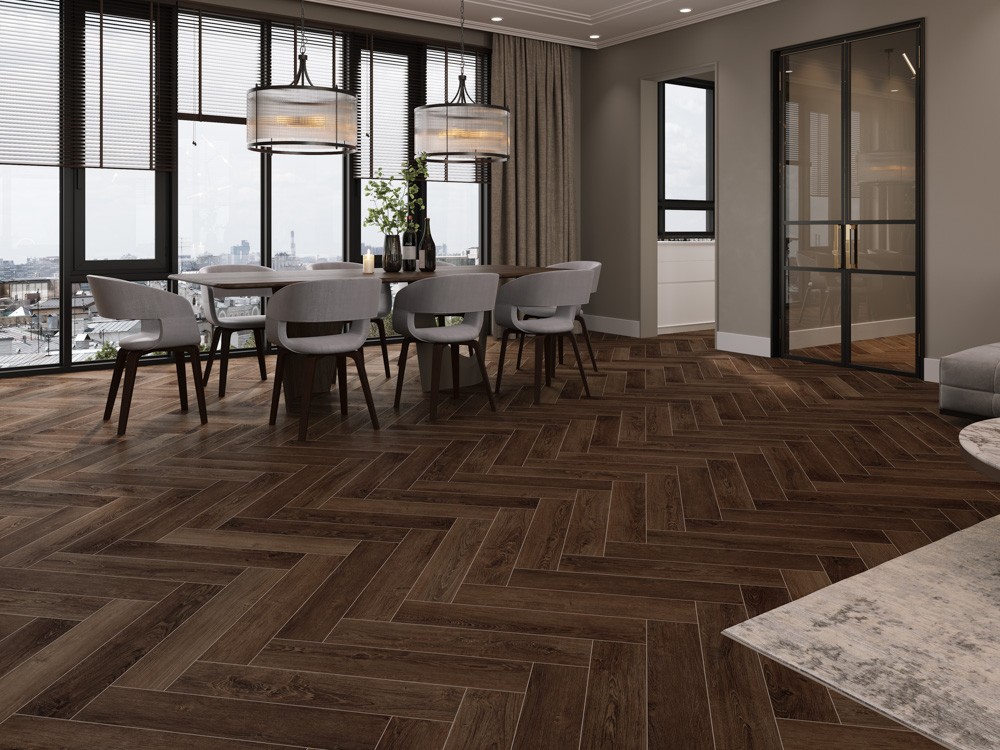 Кварцвиниловый SPC ламинат Cronafloor Herringbone Дуб Тулуза H001 венгерская елка 640×128×4,5 фото в интерьере